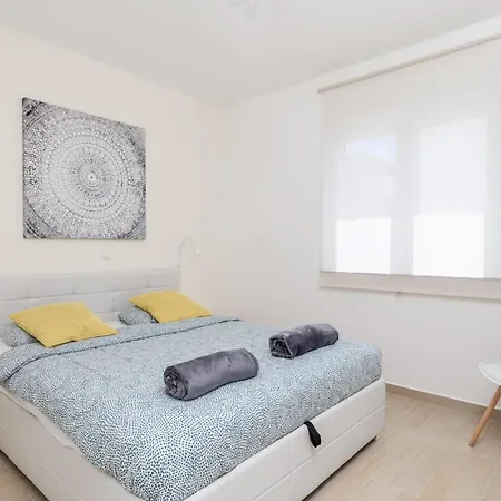 Apartman Beautiful In With Kitchen